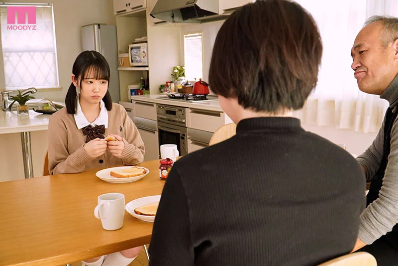 MIDA-282 妻が帰省した3日間発育しきって喰い頃な巨乳連れ子を一生分ヤリ貯めした。 桜ゆの1