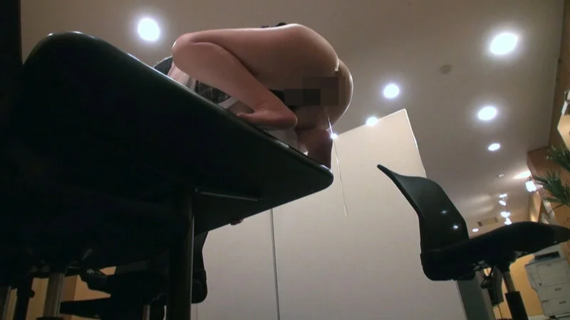 MMMB-068 夜まで我慢できないどすけべOL！業務中にこっそり社内不倫オフィスに漂うイカくさいザーメン臭4時間18