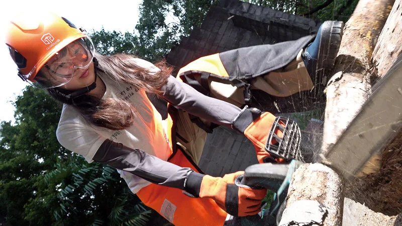 COGM-091 林業女子!作業はいりまーす 可愛すぎる林業女子と森の中で野外セックス1