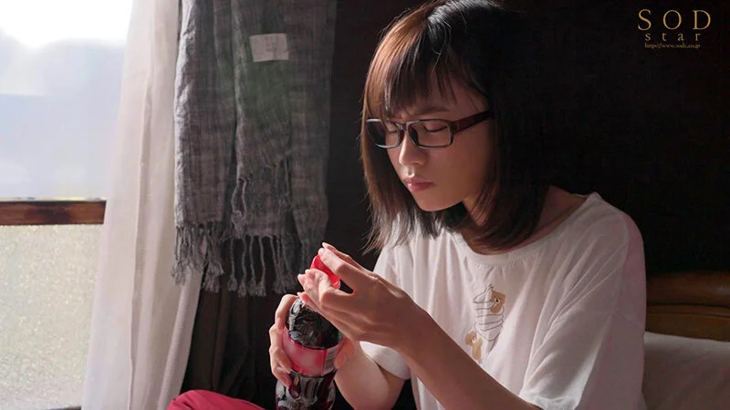 STARS-771 数年ぶりに帰省すると、アラサーの姉は未だに自称家事手伝い(ニート)の喪女だった。 隠れ巨乳の姉(26) 天宮花南4