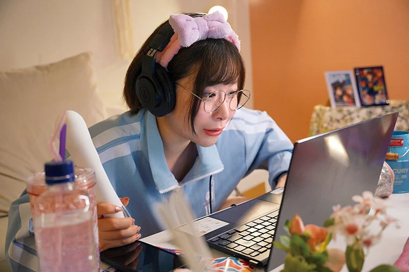 MKMP-712 「先生、アヘ顔が治りません…」すけべスイッチが入るとアヘ顔になってしまうむっつり地味OLに脳もマ○コもバグらせる絶頂ショック療法 沙月恵奈3