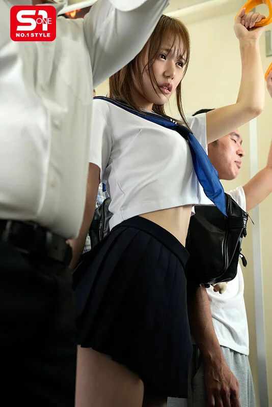 SNOS-146 制服から覗く異様に長い手脚と規格外の170cm高身長は公衆の面前で痴●沼に晒される 渡部ほの1