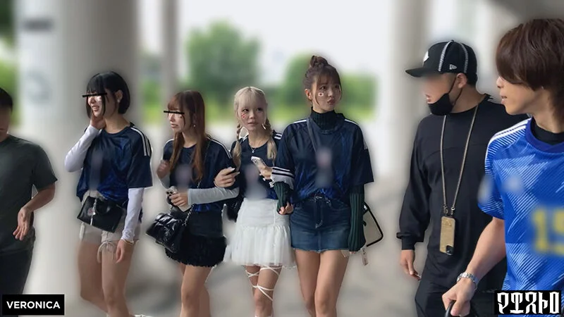 VRNC-059 ゴールイン!美少女サポーター達とスタジアム外で秘密のオフサイド!【みゆ/ゆみ/れい/りん】Ver.れい&りん 出演・作品シーン画像1
